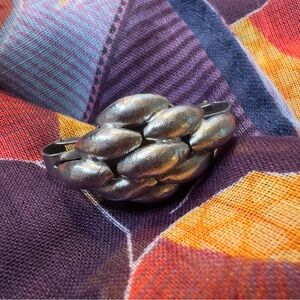 Vintage Brushed Silver-tone Women’s accessories Textured Metal Scarf Clip